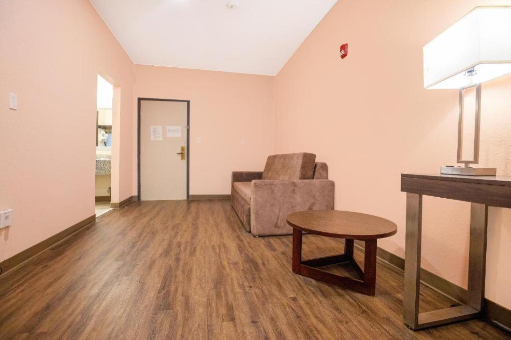 Royal Inn & Suites Adairsville Exterior photo
